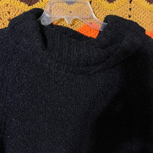 Black turtleneck sweater - Picture 2 of 4